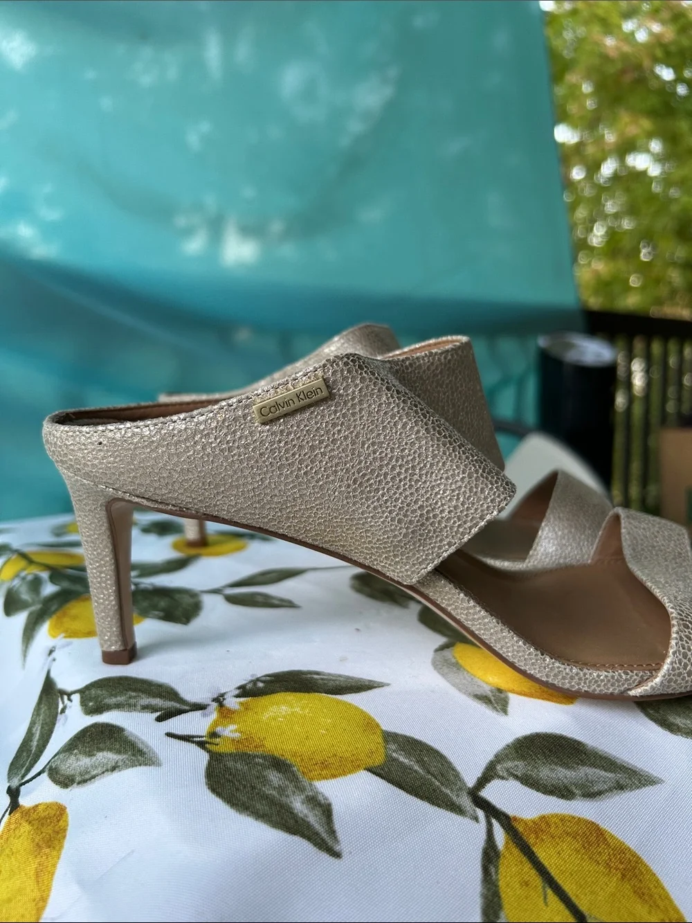 Calvin Klein Metallic Gold Two-Band Women’s Heels Sandal Size 11